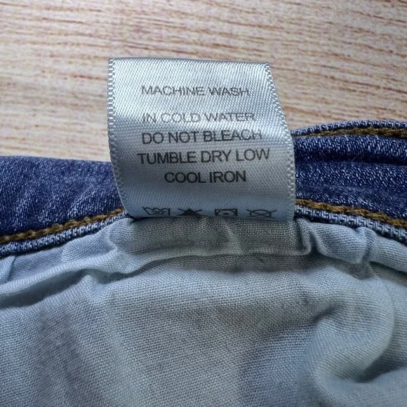 Judy Blue Womens Size 2XL Medium Wash High Rise Denim Shorts Curvy Plus Size - Picture 5 of 11